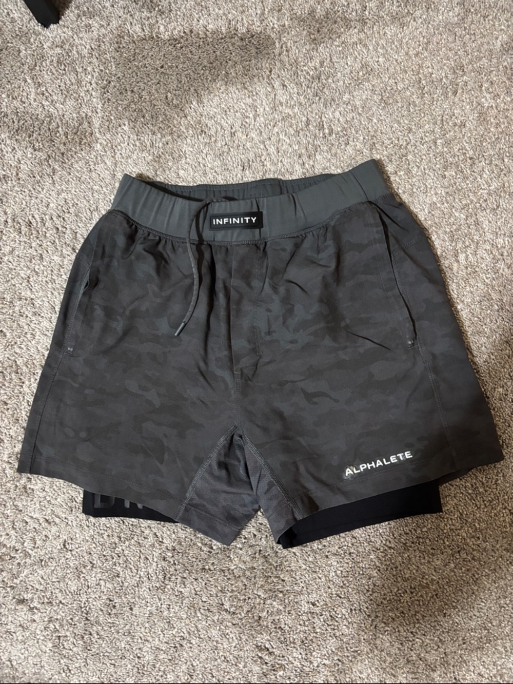 Alphalete Men’s Infinity Camo Training Shorts - grey camo